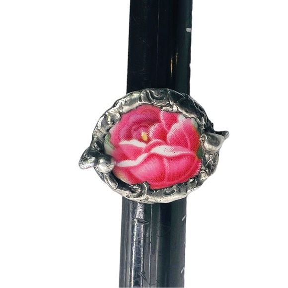Broken China Artisan Ring made from English Bone China & Silver Blend Metalwork - Picture 3 of 17